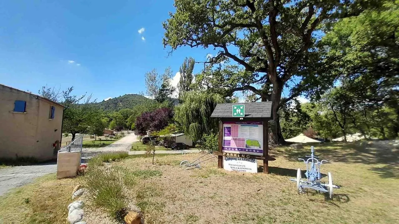 Team Holiday - Camping La Célestine Beynes