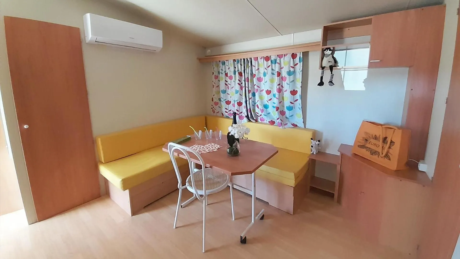 Team Holiday - Camping La Célestine Beynes  3*, Beynes (Alpes-de-Haute-Provence)