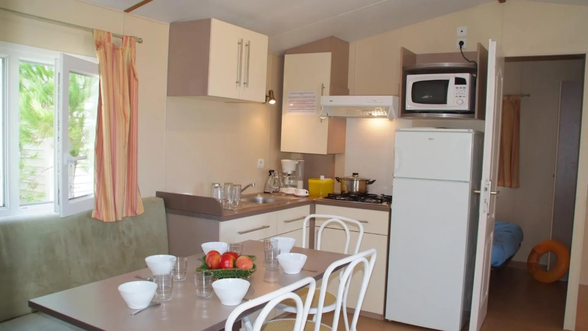 ***  Team Holiday - Camping La Célestine Beynes  France