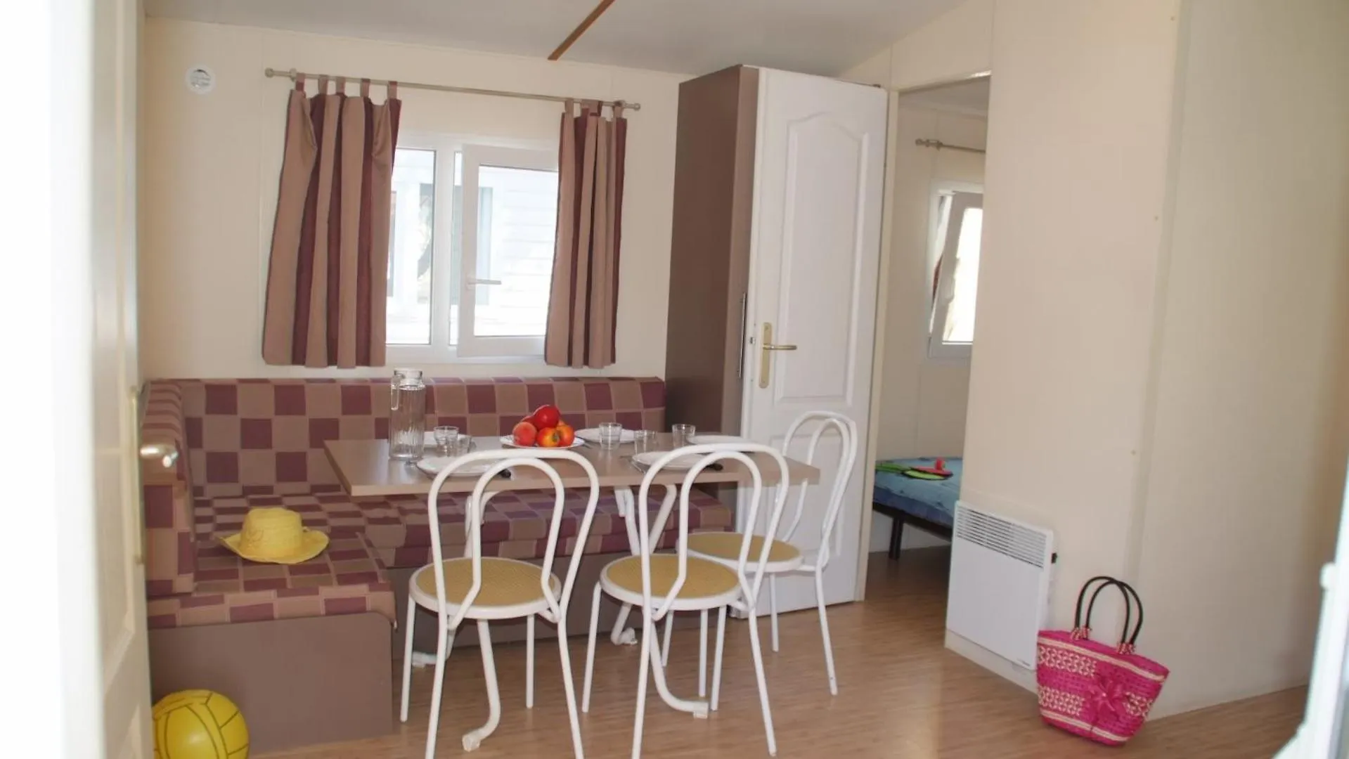 ***  Team Holiday - Camping La Célestine Beynes  France